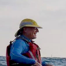 ידע של אנציקלופדיה, רהיטות של קריין חדשות ותאטרליות של שחקן